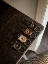 Load image into Gallery viewer, Buttero Key Clip