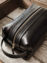 Load image into Gallery viewer, Dopp kit