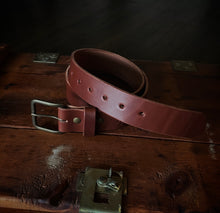 Load image into Gallery viewer, ‘Medium brown’ men’s belt