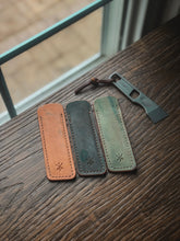 Load image into Gallery viewer, Shell Cordovan Pry Pouch
